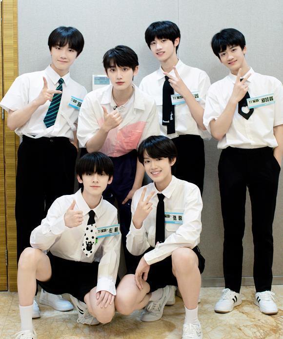 清醒|和师兄比演技压力大吗？朱志鑫清醒的回答令网友称赞，有前途