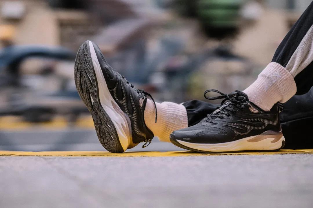 特步 通勤、休闲、出行……我的8个秋冬运动鞋混搭