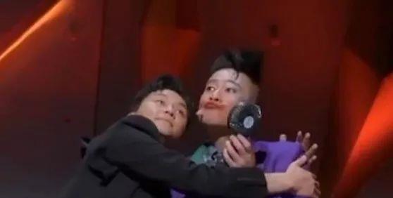 什么|直女看 “披哥”的快乐分你一半