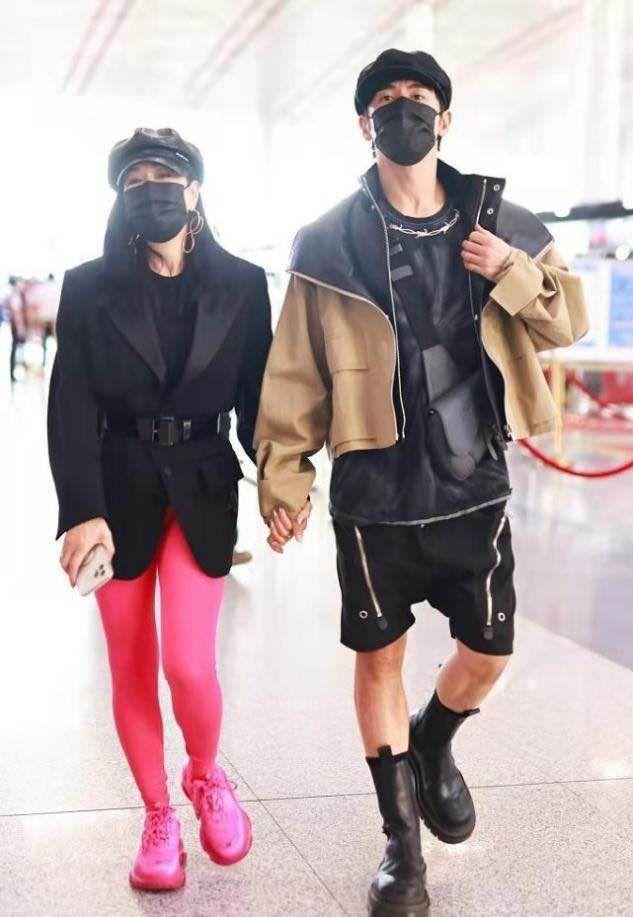 身材 51岁钟丽缇真没“大妈”样,穿高开叉连衣裙配西装,时髦又洋气