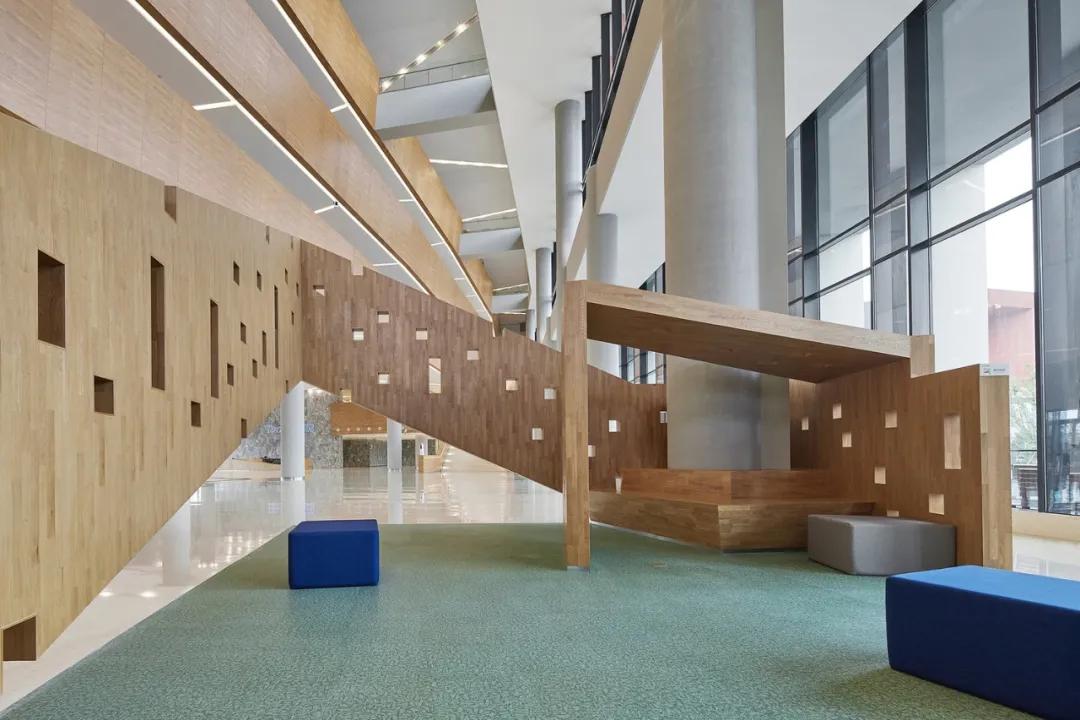 总说国内办公室太low？国内知名大厂第一个不服！