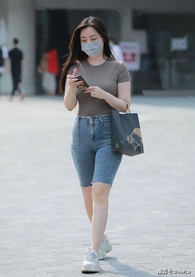 卫衣 瑜伽裤彰显时尚美女大气优雅,彰显独一无二的魅力,时尚有型