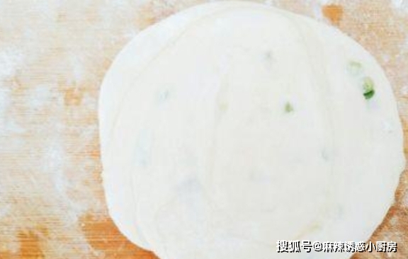 蔥花|早餐別再吃油條了，教你做營(yíng)養(yǎng)又美味的蔥油餅，又香又脆真好吃！