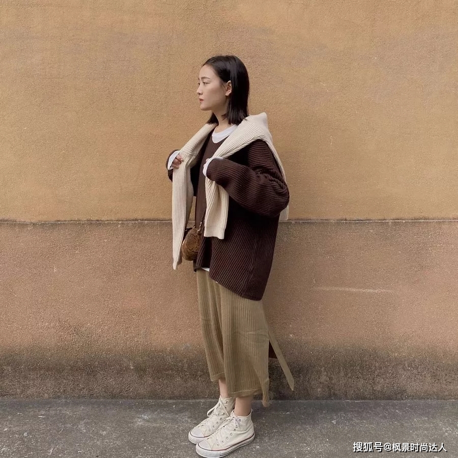王道 奶茶色就是王道！穿上这个201最百搭配色，从头到脚怎么搭、怎么好看！