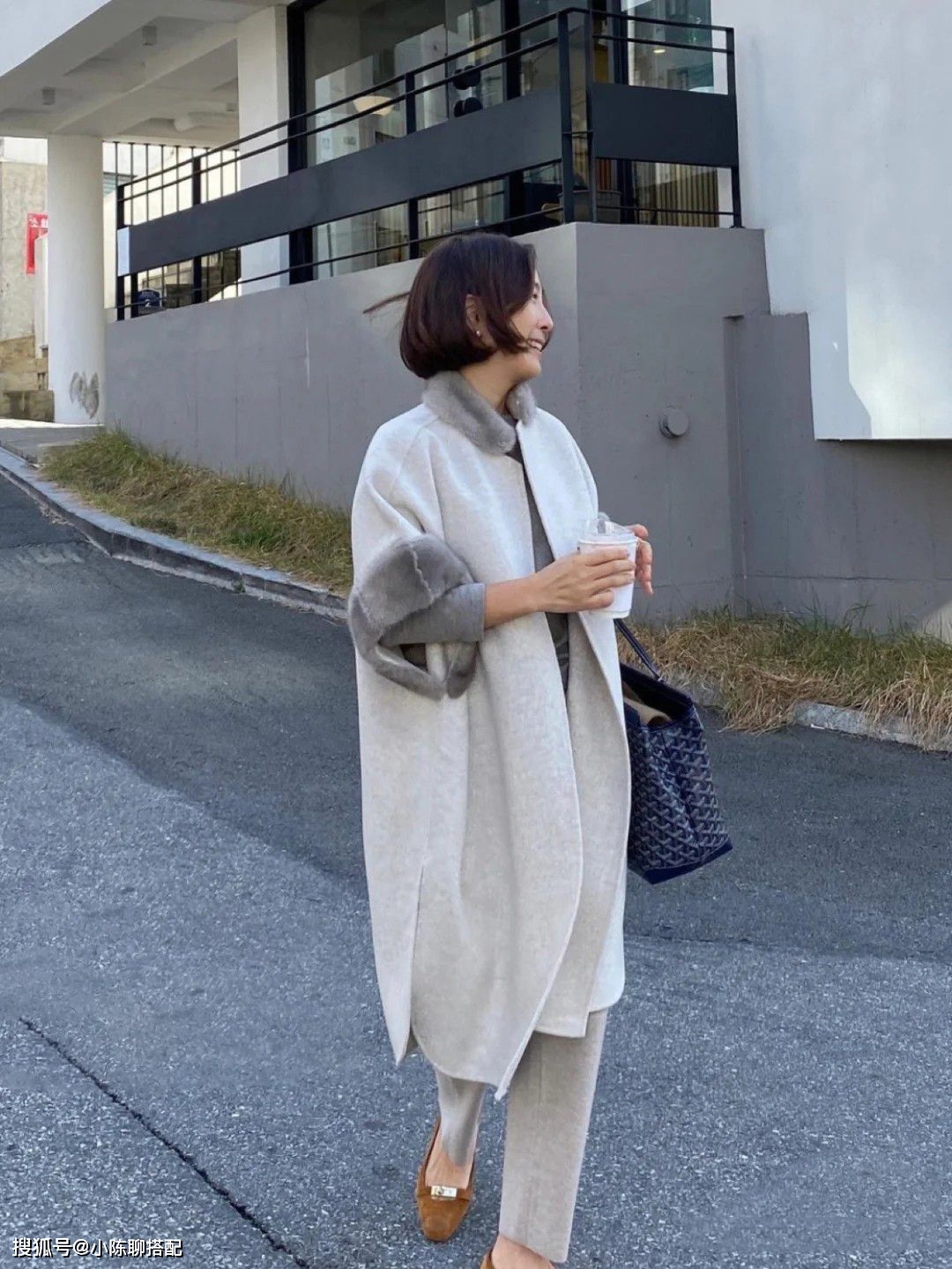 大衣 这才是50岁女人的穿衣日常，保暖不显老，普通人可照搬
