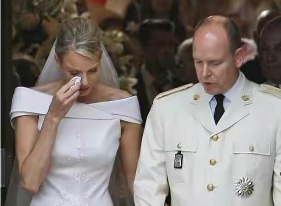 赡养费|摩纳哥夏琳王妃从南非返回，和丈夫甜蜜同框，力破离婚传闻