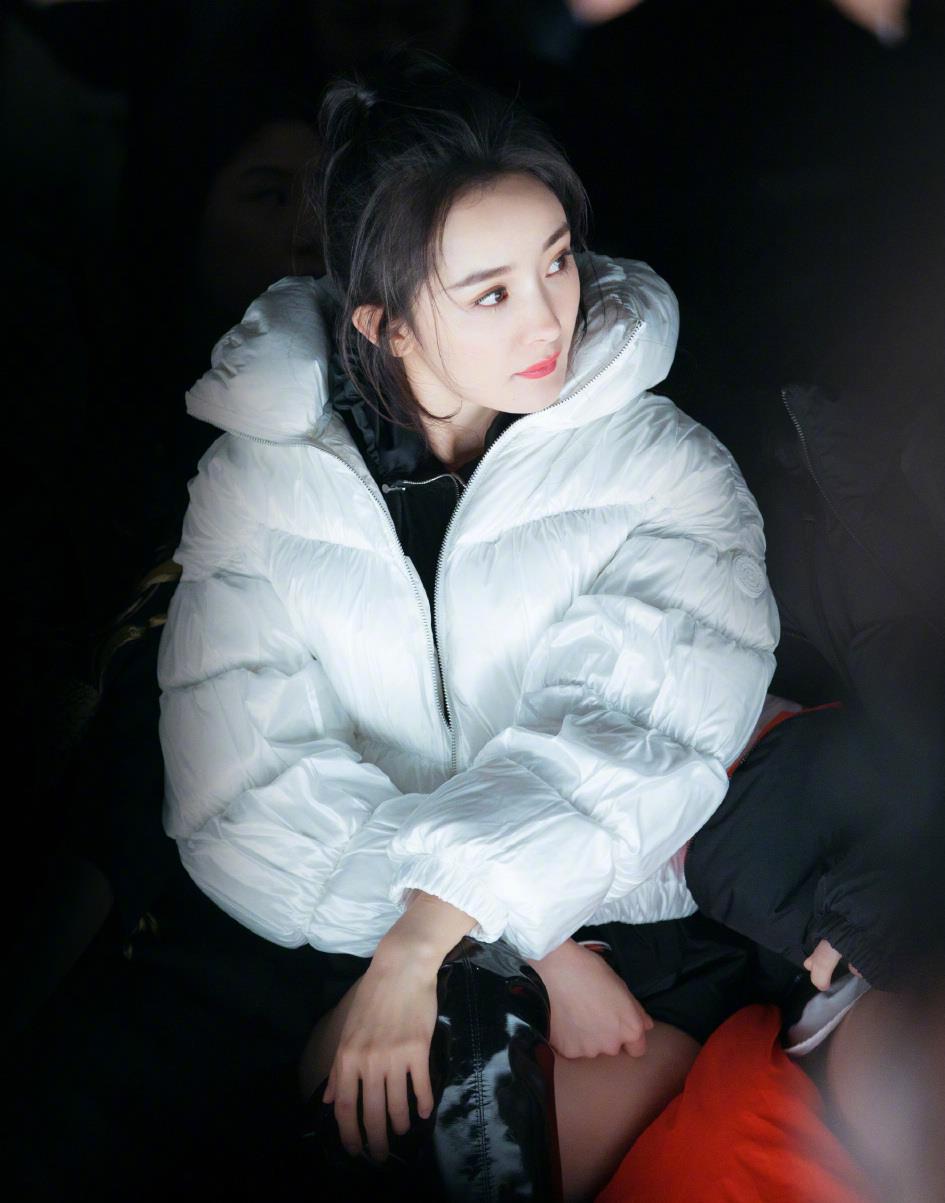 润色 杨幂太会穿,连体裤搭配过膝靴,藏不住的大长腿!