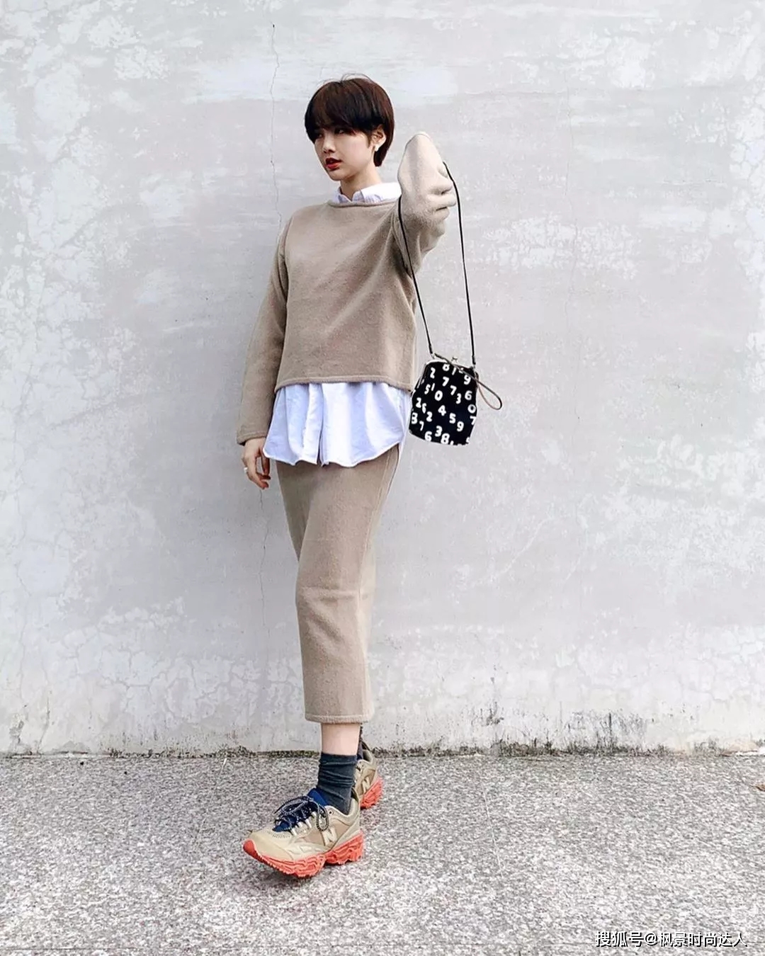 王道 奶茶色就是王道！穿上这个201最百搭配色，从头到脚怎么搭、怎么好看！