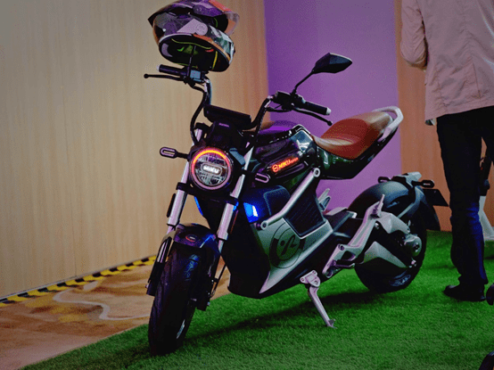 新日mikusuper电动车中的quot变形金刚让出行变得更拉风