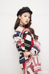 白甜|初中毕业去打工,出道两年登上福布斯名人榜,杨超越真是傻白甜?