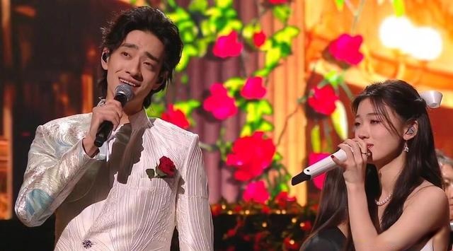 狂欢夜|精彩绝伦！天猫双11狂欢夜各路高手顶峰相见，网友直呼：太过瘾