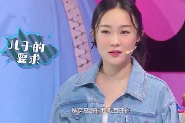 漂亮 “母女俩对比照”走红网络，一样的衣服和造型，网友：妈妈更出众