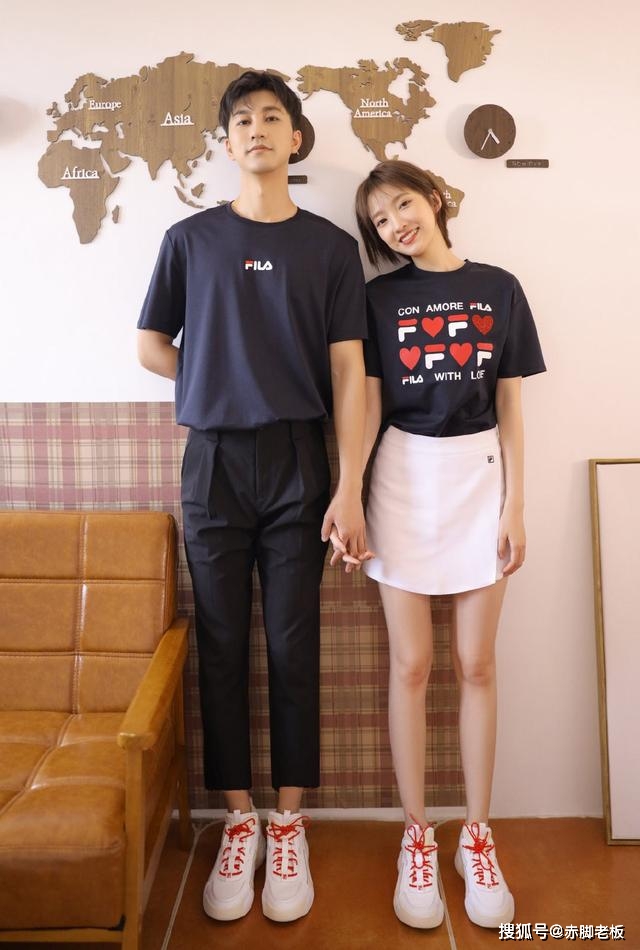 进行 赵琦君和杨凯雯不愧是“恋综天花板”，穿情侣装甜到爆，太般配了