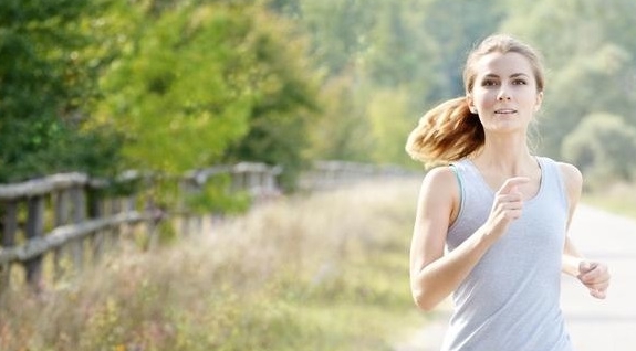 控制|运动是“天然胰岛素”,帮助糖友控制血糖平稳,如何运动最有效?