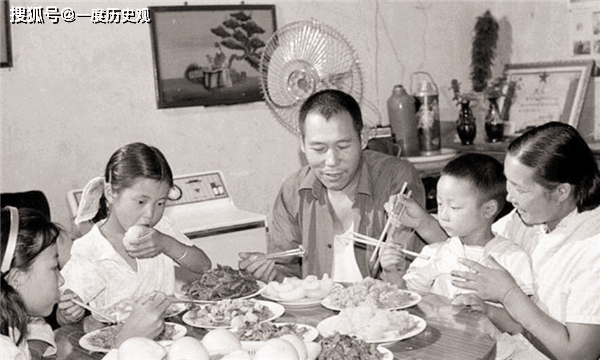 原创四川恶徒李文忠殴打父母逼疯妻子玷污亲生女儿最终被逮捕