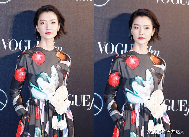 骨子里 杜鹃骨子里的“高冷气质”挡不住，穿“花鸟裙”略显温柔，有魅力