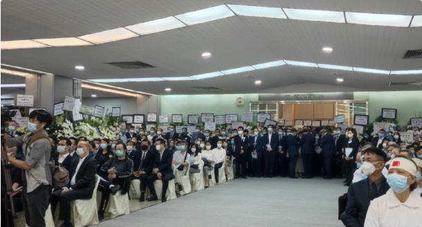 灵堂|霍启刚独自出席阔太葬礼，现场名人云集，不输自家奶奶的规模