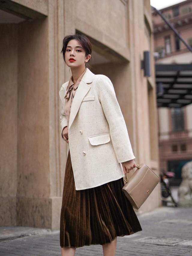 颜色 步入冬季别乱买衣服，试试“毛呢外套”，能让你轻松穿出好气质