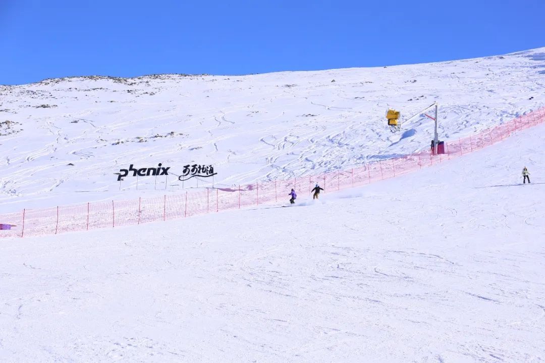 滑在可可托海 最全国际滑雪度假区攻略这个冬季就在这玩 下 缆车