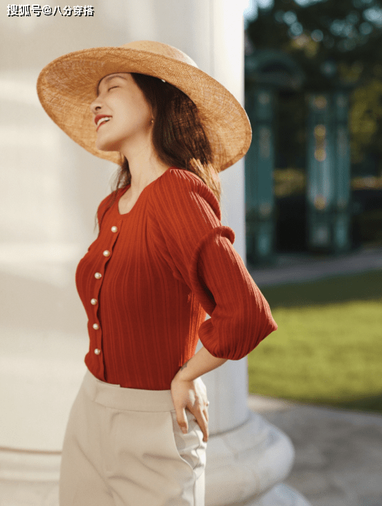 显得 30+女人怎么穿优雅又时髦？看看这些针织衫，温柔优雅又显气质