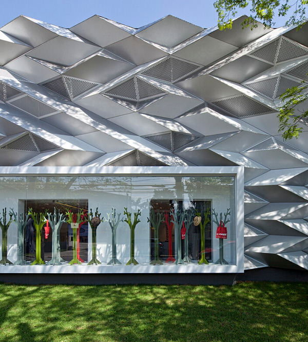 巴西ricco展厅三角造型铝单板幕墙