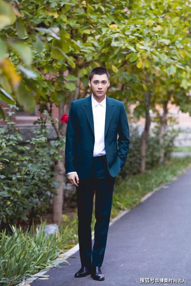 原创男士西装可以怎样穿李易峰就是很好的模板造型变化多样