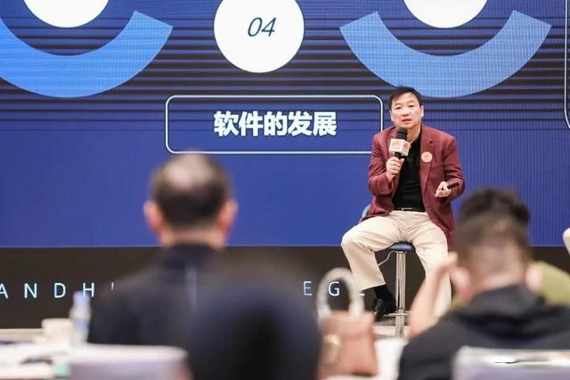 以数据为基础的时代背后，哪些因素在起关键作用？丨章苏阳独家