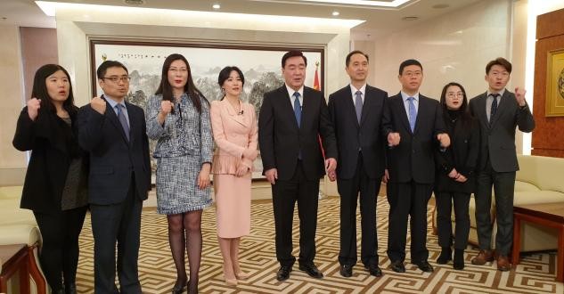 饰品 李英爱真是韩国的刘诗诗，活动造型永远优雅至上，保暖偏偏还养眼