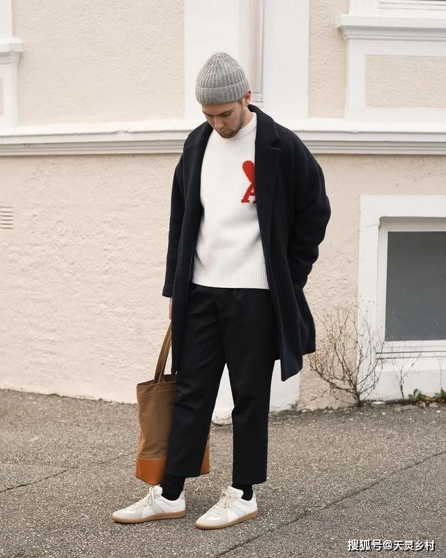 西裤 穿西裤一直搭配皮鞋？风格太单调了，换运动鞋试试，造型时髦出众