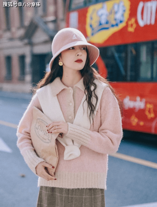 显得 30+女人怎么穿优雅又时髦？看看这些针织衫，温柔优雅又显气质