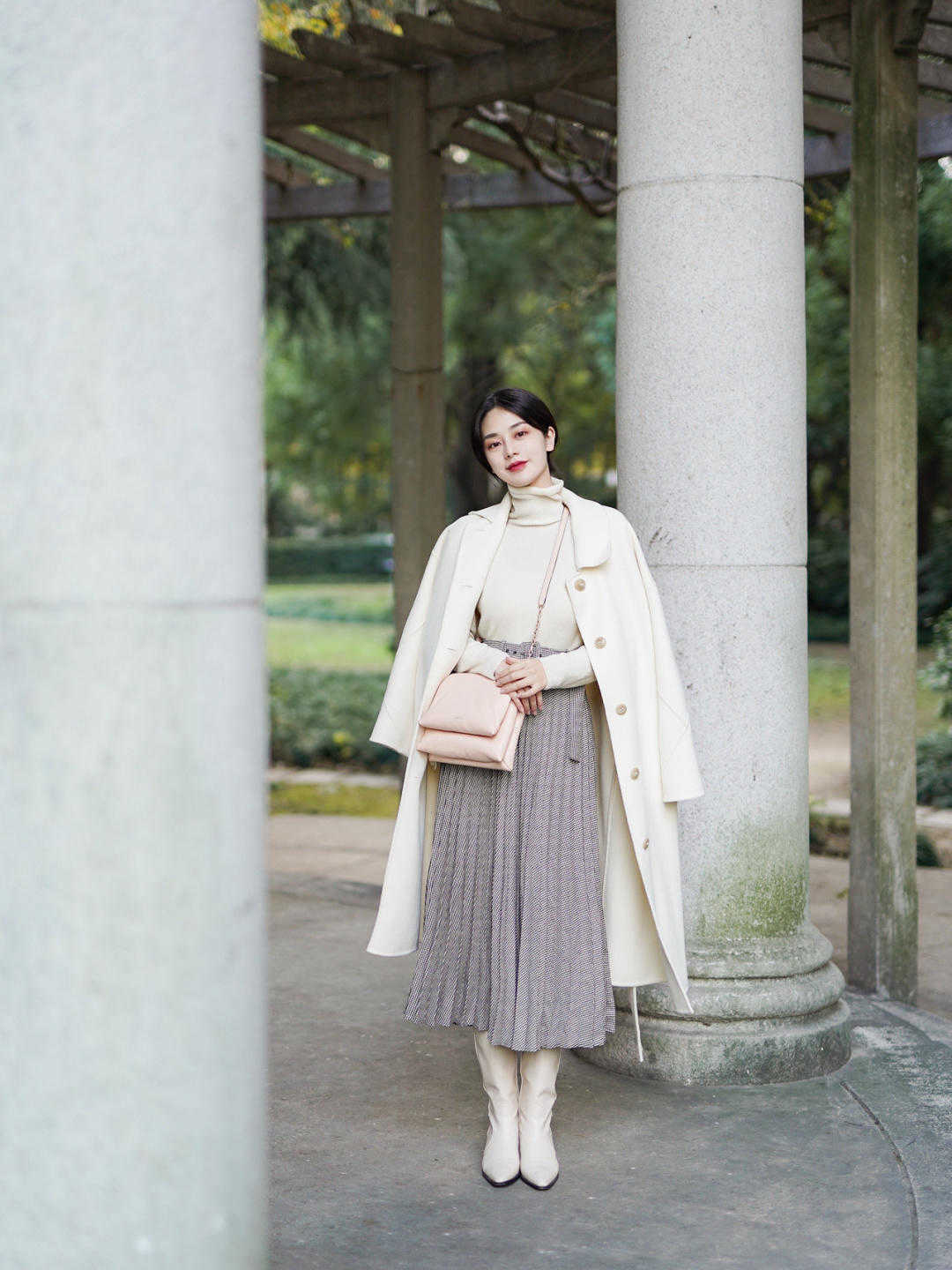 毛衣 白色毛衣到底有多好穿？和这“三”类外套搭配，效果超级棒