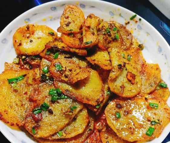 补充|土豆新吃法，孩子都爱吃补充钙磷铁，香辣开胃软糯香甜，都抢着吃