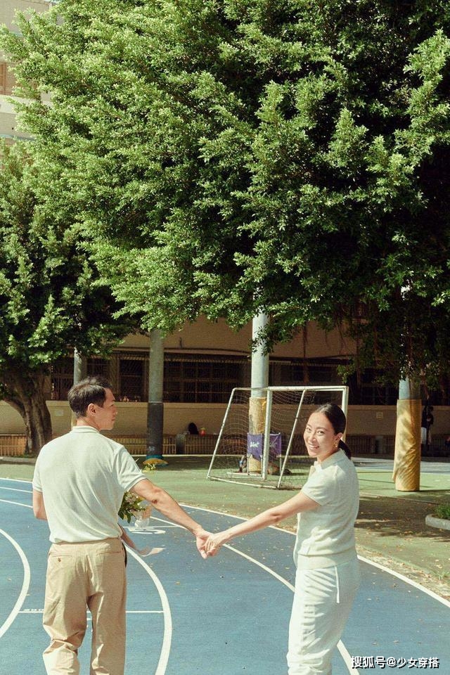 黑色 杨祐宁结婚晒甜蜜照！这个色调很高级，造型优雅时髦，型男范十足