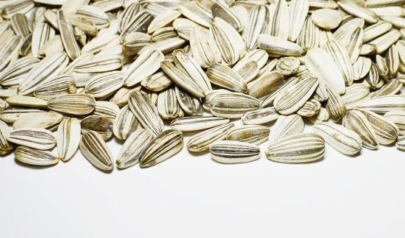 肝脏|乙肝患者除了不能熬夜,4种食物也最好少吃,可能对病情不利