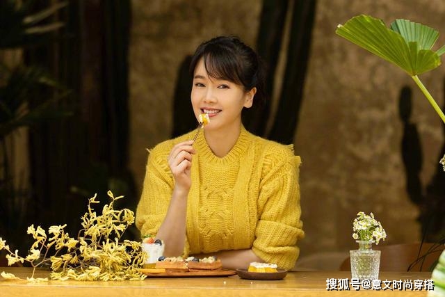 一身 左小青才是真女神!棉服套卫衣难掩气质,容貌身材不像43岁老阿姨