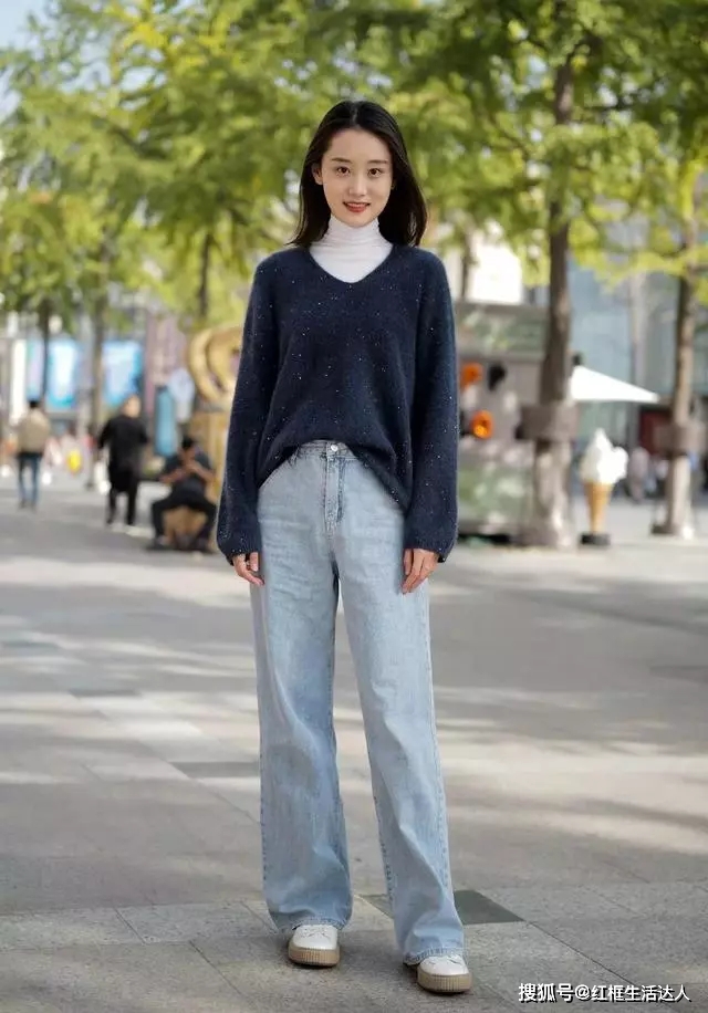 卫衣 棉服+牛仔裤，卫衣+阔腿裤，学生党这样穿，减龄还时髦