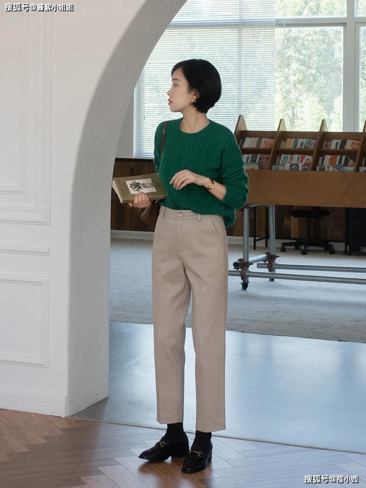 颜色 普通人怎样穿毛衣才显贵?时髦精的搭配分享来了,高级到骨子里