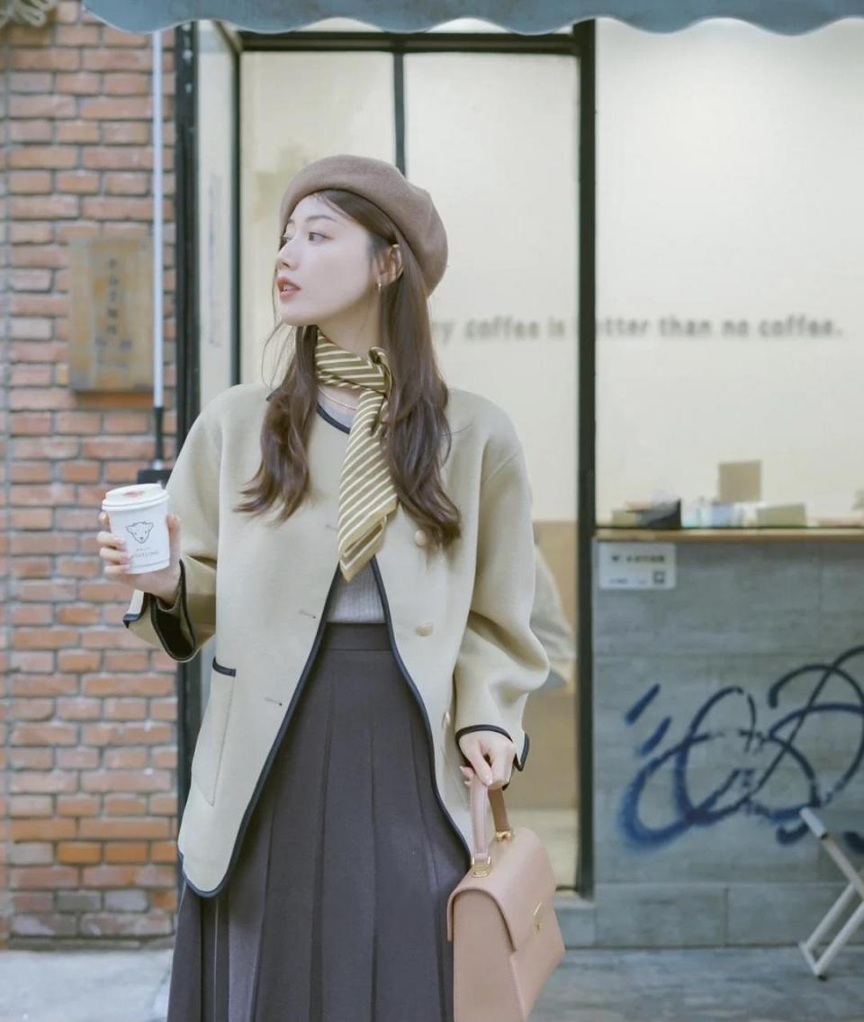 设计 秋冬，高级感穿搭指南，针织衫搭配半身裙，温柔知性更具女人味