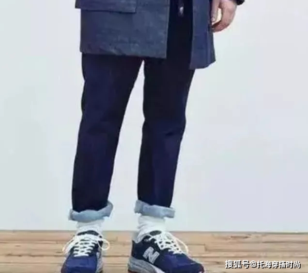 帆布鞋 男生穿牛仔裤配什么鞋好看?