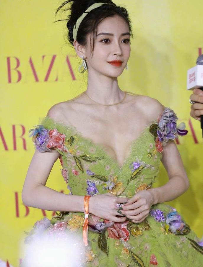 宋佳 芭莎晚宴10位女星造型，杨幂两套裙子高贵复古，杨颖成森林精灵