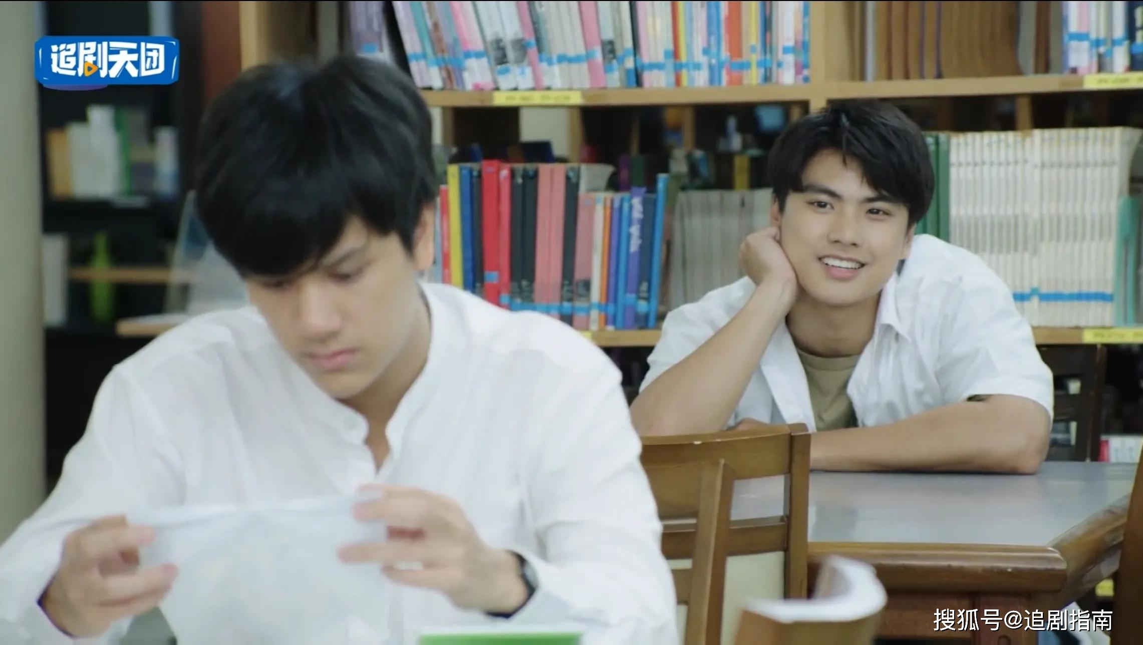 心窝子|泰剧《两小无拆》:校霸和学霸两个幼稚鬼的甜蜜爱情,太好磕了