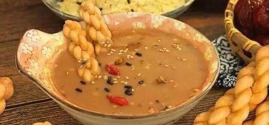 地区|大妈早餐只卖“它”1碗5元,每天能卖6大盆,外地人:吃1次就够了