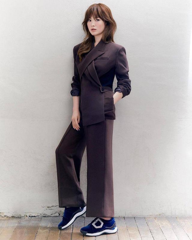 灯芯绒 宋慧乔准备的这三款过冬单品，可以复制到生活中，不论高矮都能穿