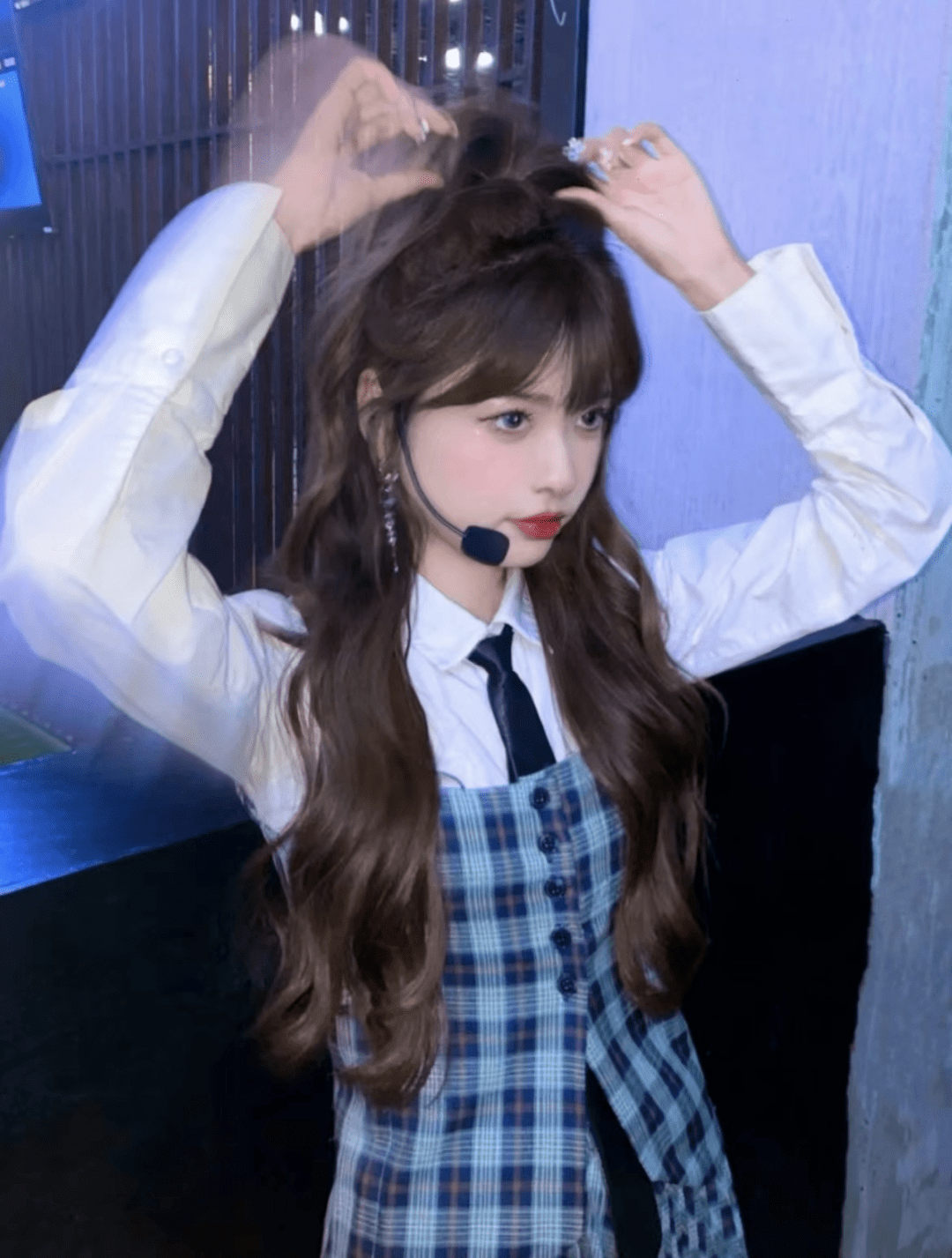 八卦爆料女星杨幂短发撞脸易烊千玺？！网友：这也太辣眼了吧！