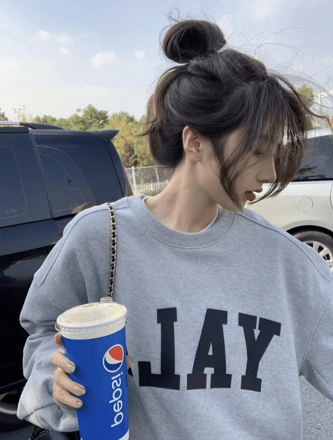 八卦爆料女星杨幂短发撞脸易烊千玺？！网友：这也太辣眼了吧！