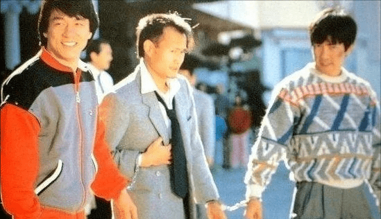 兄弟|谁能想到洪金宝嘴角上的疤痕，能引出香港电影由兴盛转衰落的故事