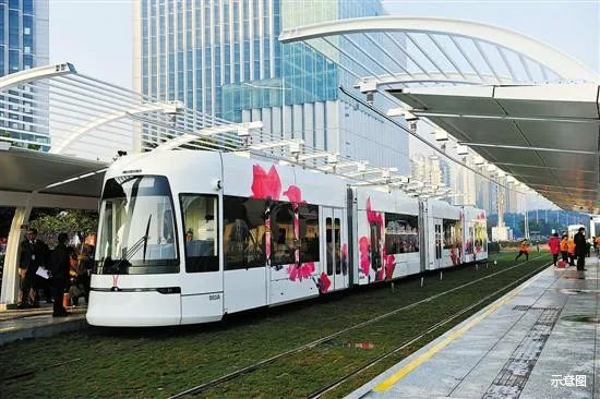 有軌電車2號線為南北走向,主要沿香雪大道,玉巖路,玉雲路,雲埔四路,埔