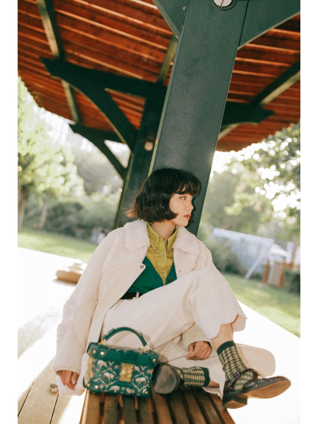 显得 羽绒服不要乱搭，看看这几组搭配方式，保暖洋气又显气质