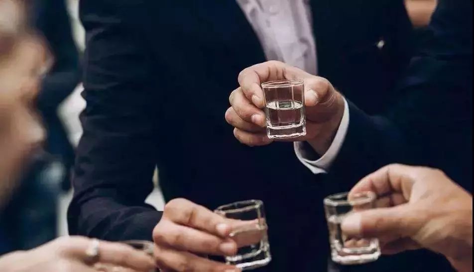 喝白酒的禁忌，特别是最后一条，很多人都弄错了