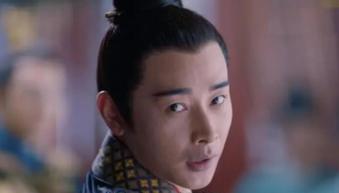 嬴政|40岁张鲁一演13岁嬴政被吐槽，实力派“装嫩”也翻车？